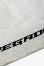 pegador-alden-short-light-beige-black-beanie-1