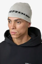 pegador-alden-short-light-beige-black-beanie-2