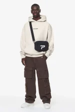 pegador-insideout-black-signal-red-cross-body-bag-2