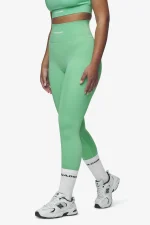 pegador-leya-peppermint-green-white-leggings