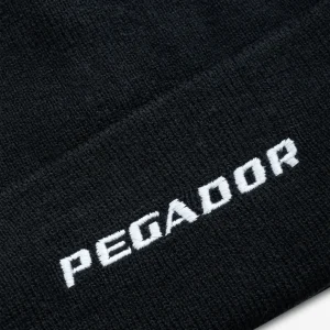 pegador-logo-black-white-beanie-1