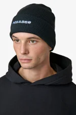 pegador-logo-black-white-beanie-2