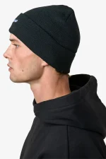 pegador-logo-black-white-beanie-3