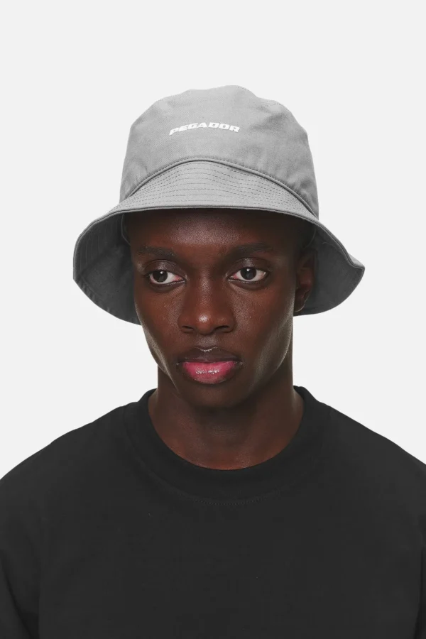 pegador-logo-cool-grey-white-bucket-hat-3