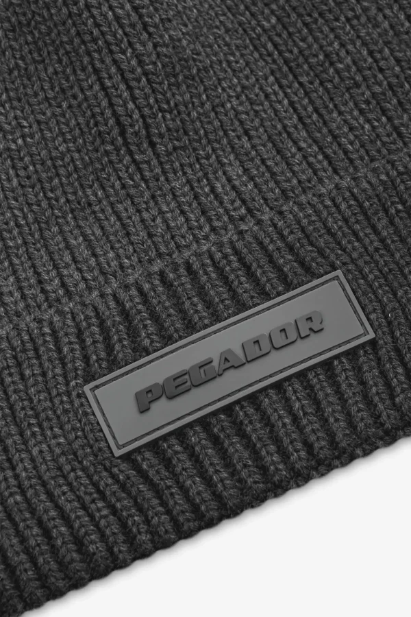 pegador-logo-rubber-heavy-knit-anthracite-black-beanie-1