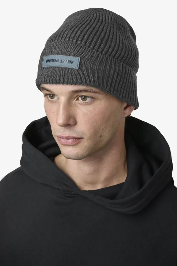 pegador-logo-rubber-heavy-knit-anthracite-black-beanie-2