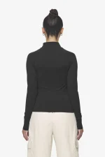 pegador-maria-zip-black-longsleeve-4