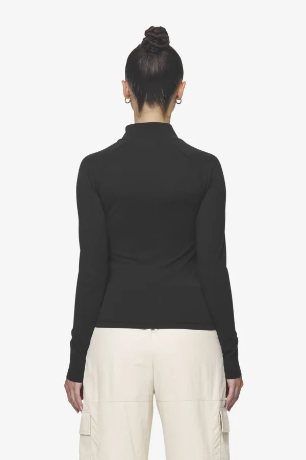 pegador-maria-zip-black-longsleeve-4